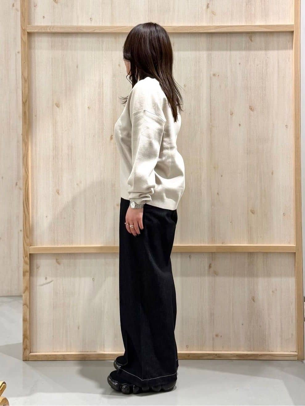 nanaさんの「THE SHOP TK｜【S-XLサイズ/上品見えが叶う】Vネックニット/洗濯機OK」を使ったコーディネート