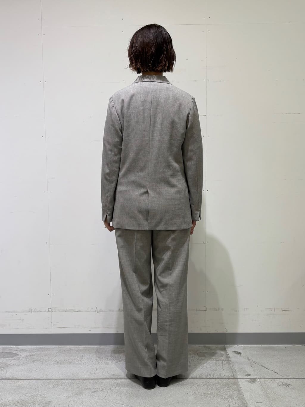yuriさんの「INDIVI｜【洗える／セットアップ可能】凹凸ストレッチ素材ストレートパンツ」を使ったコーディネート