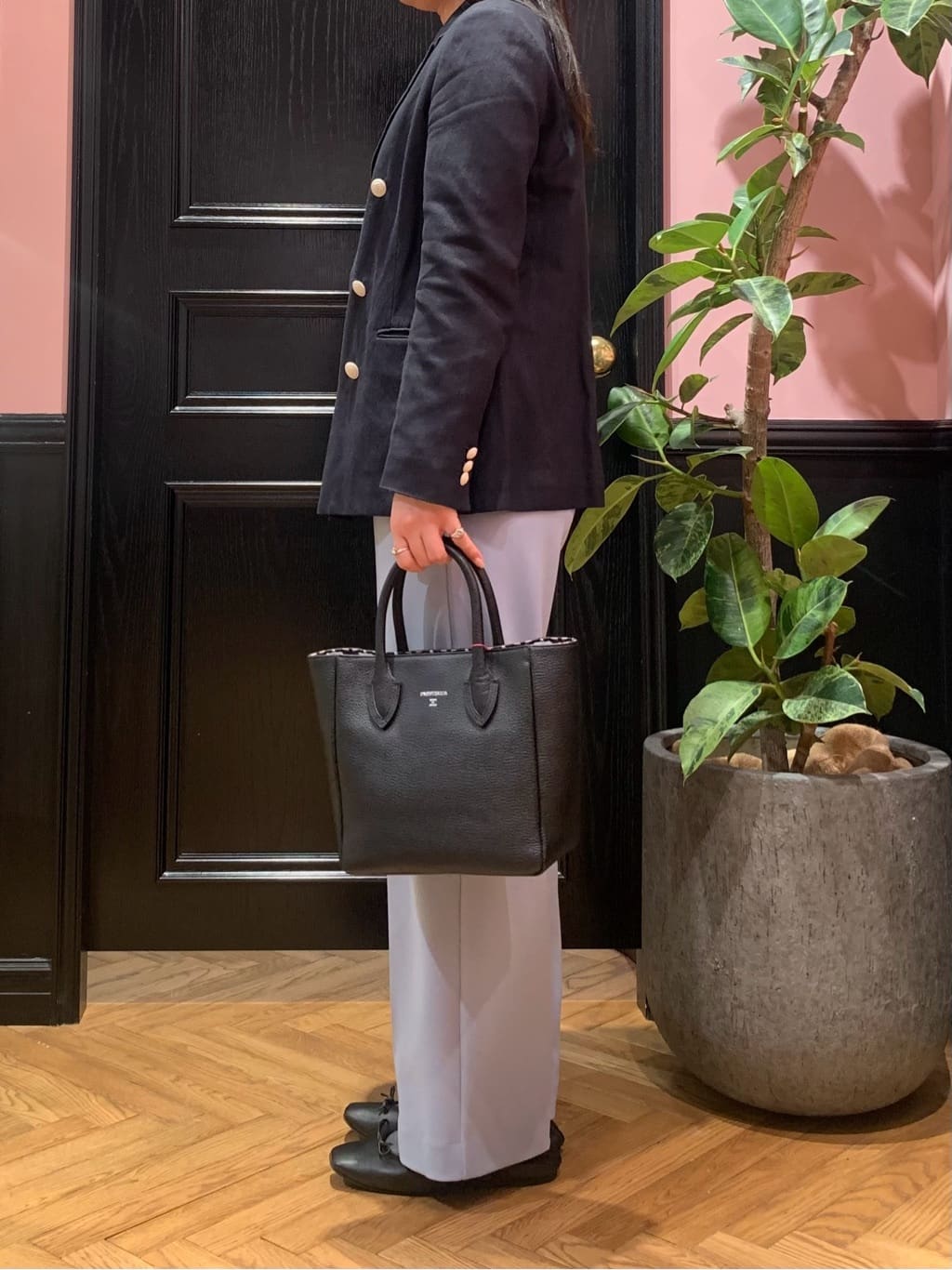 SAKAIさんの「DRESSTERIOR｜【接触冷感/ウォッシャブル】センタープレスジョーゼットパンツ」を使ったコーディネート