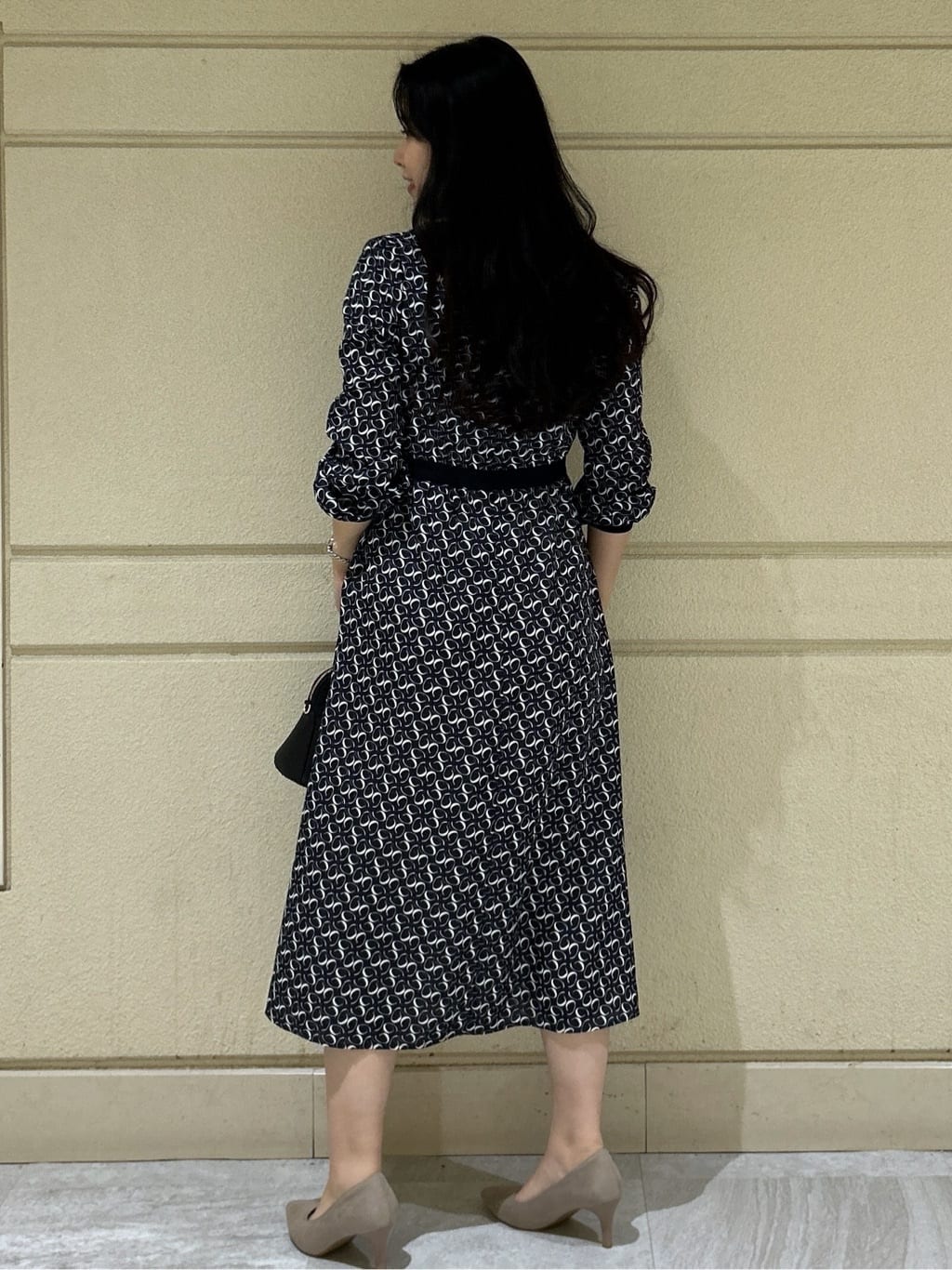 Momokaさんの「COUP DE CHANCE｜【手洗い可】幾何柄プリントワンピース」を使ったコーディネート