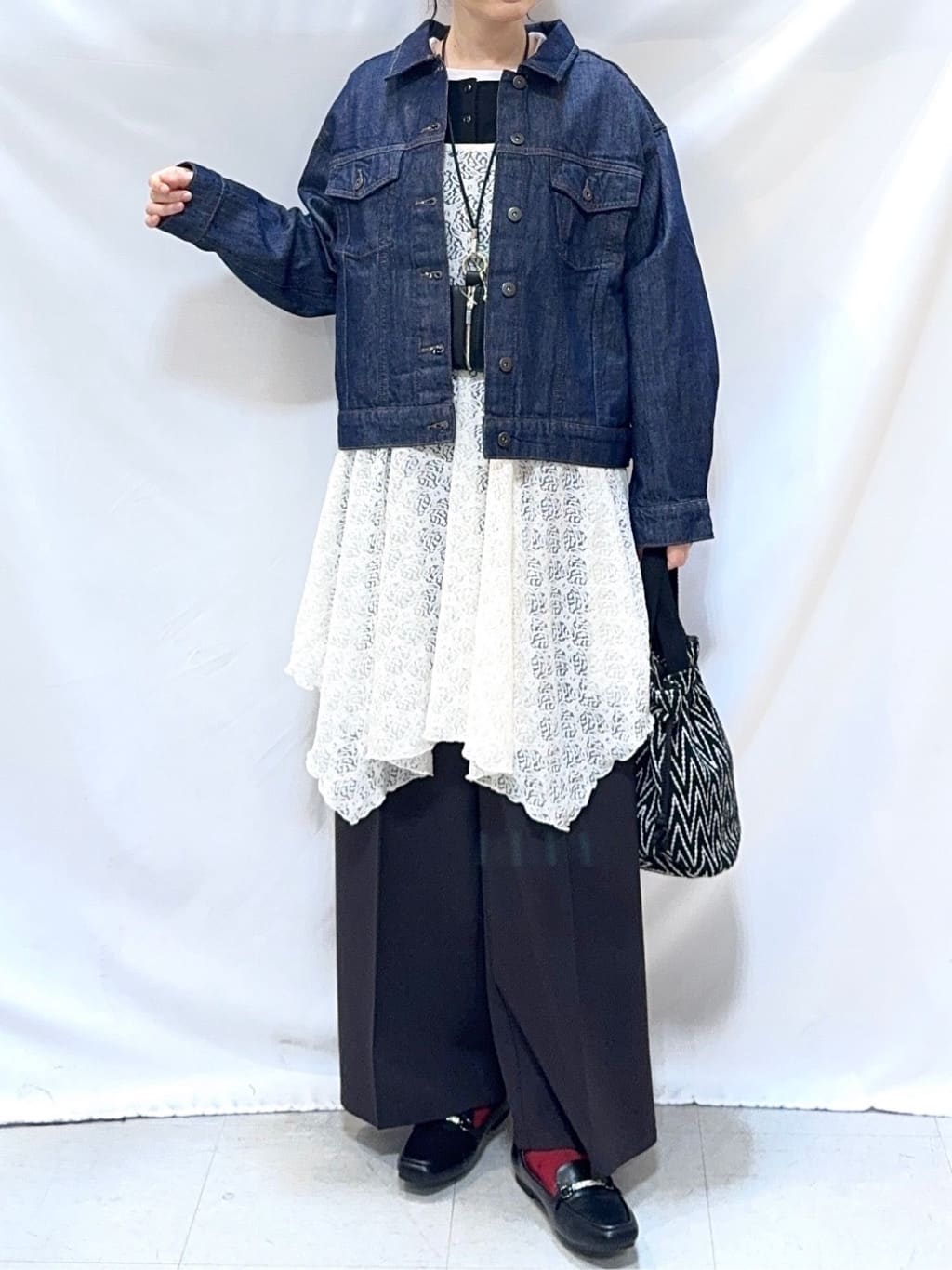 𝐇𝐢𝐫𝐨𝐦𝐢さんの「SHOO･LA･RUE｜【前後2WAYネック】レイヤードスタイルにおすすめ レースキャミチュニック」を使ったコーディネート