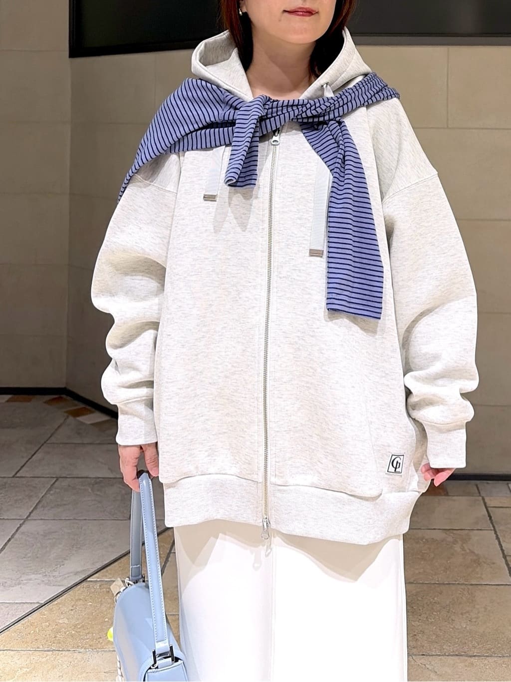 よねさんの「INDIVI｜エアーダンボールパーカー」を使ったコーディネート