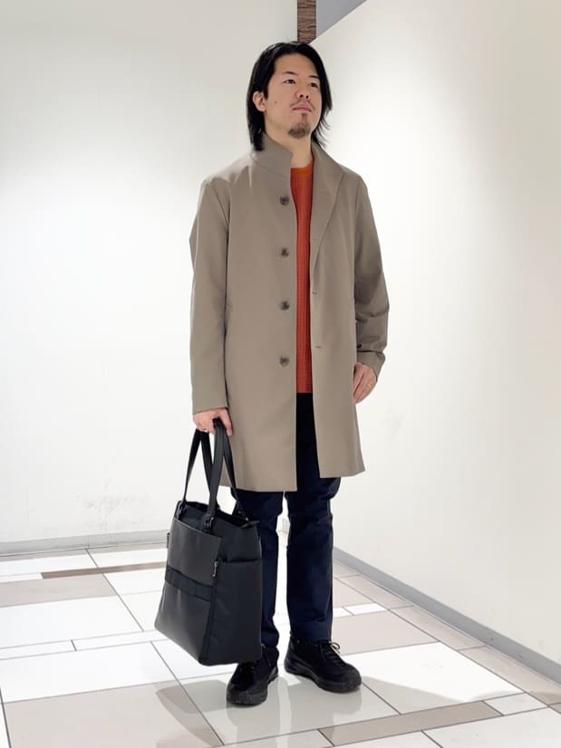 及川さんの「TAKEO KIKUCHI｜撥水ツイル スタンドカラー コート」を使ったコーディネート