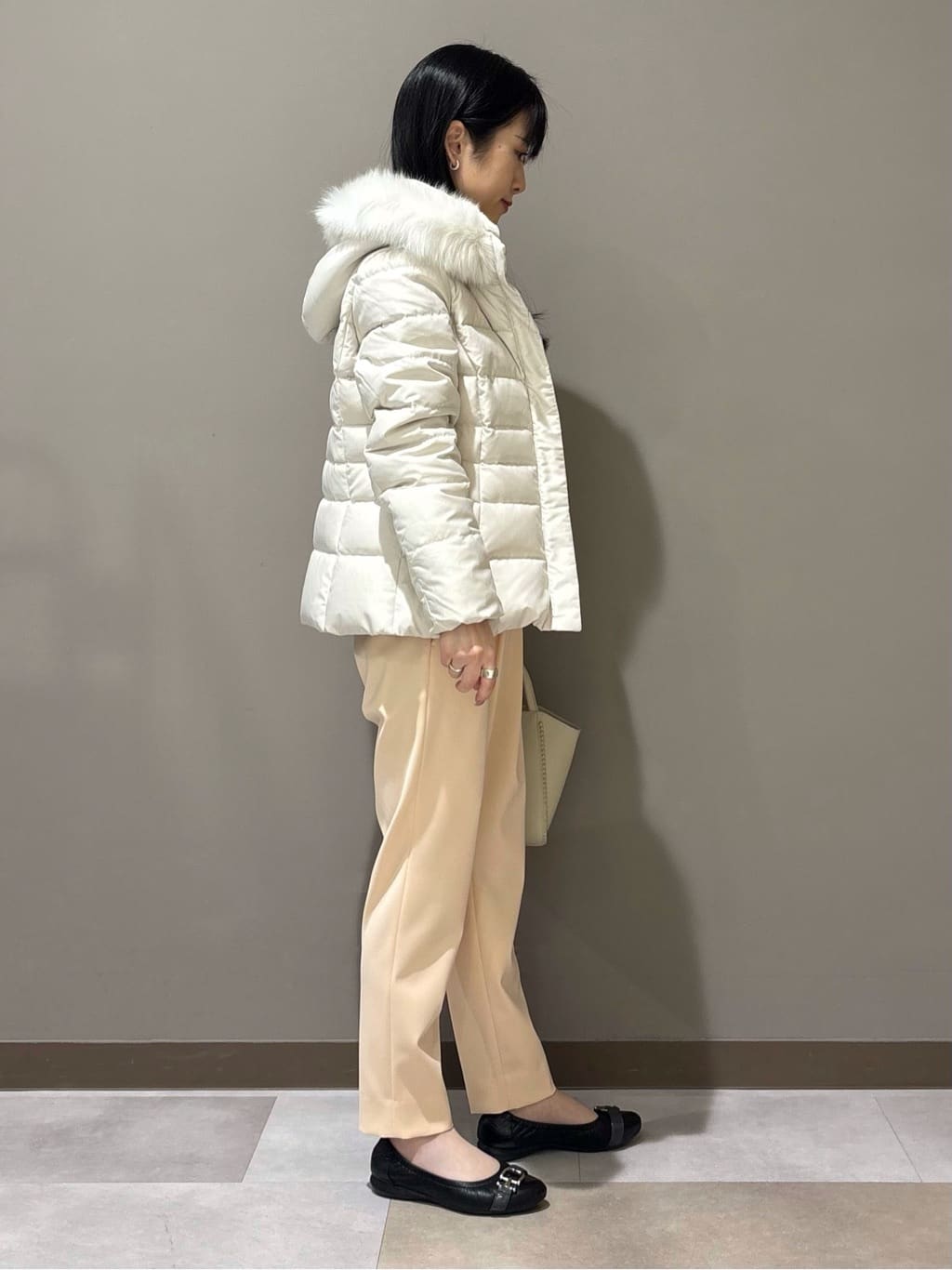 KEIKOさんの「INDIVI｜【名品／撥水／抗菌防臭】ショート丈リサイクルダウンコート」を使ったコーディネート