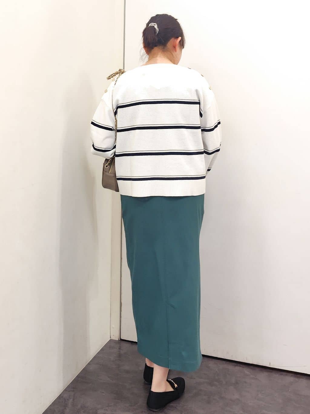 こんちゃんさんの「grove｜【貴島明日香さん着用】ハイパーストレッチナロースカート」を使ったコーディネート