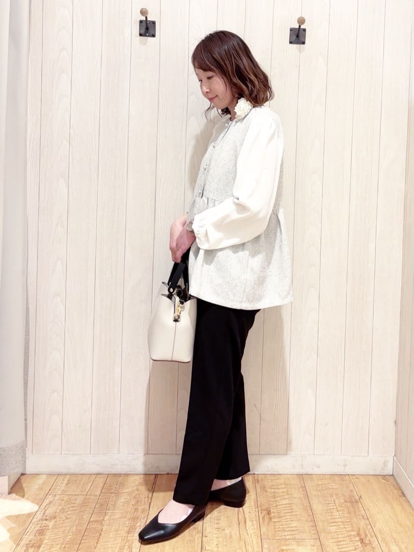 あいこさんの「SHOO･LA･RUE｜【洗濯機可/セットアップ可/S-3L】きちんと楽に。カットジョーゼット テーパードパンツ」を使ったコーディネート