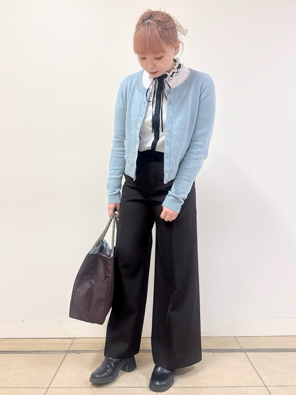 なかもとあきさんの「DRESSTERIOR｜◆ウォッシャブルコットンカシミヤカーディガン」を使ったコーディネート