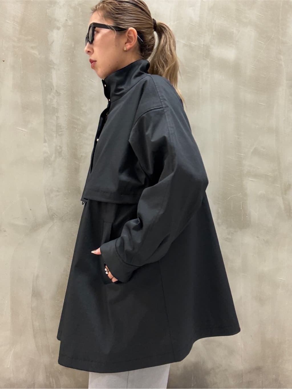 minaさんの「grove｜【撥水／シルエット2WAY】羽織るだけでサマになる、スタンドネックテントラインコート」を使ったコーディネート