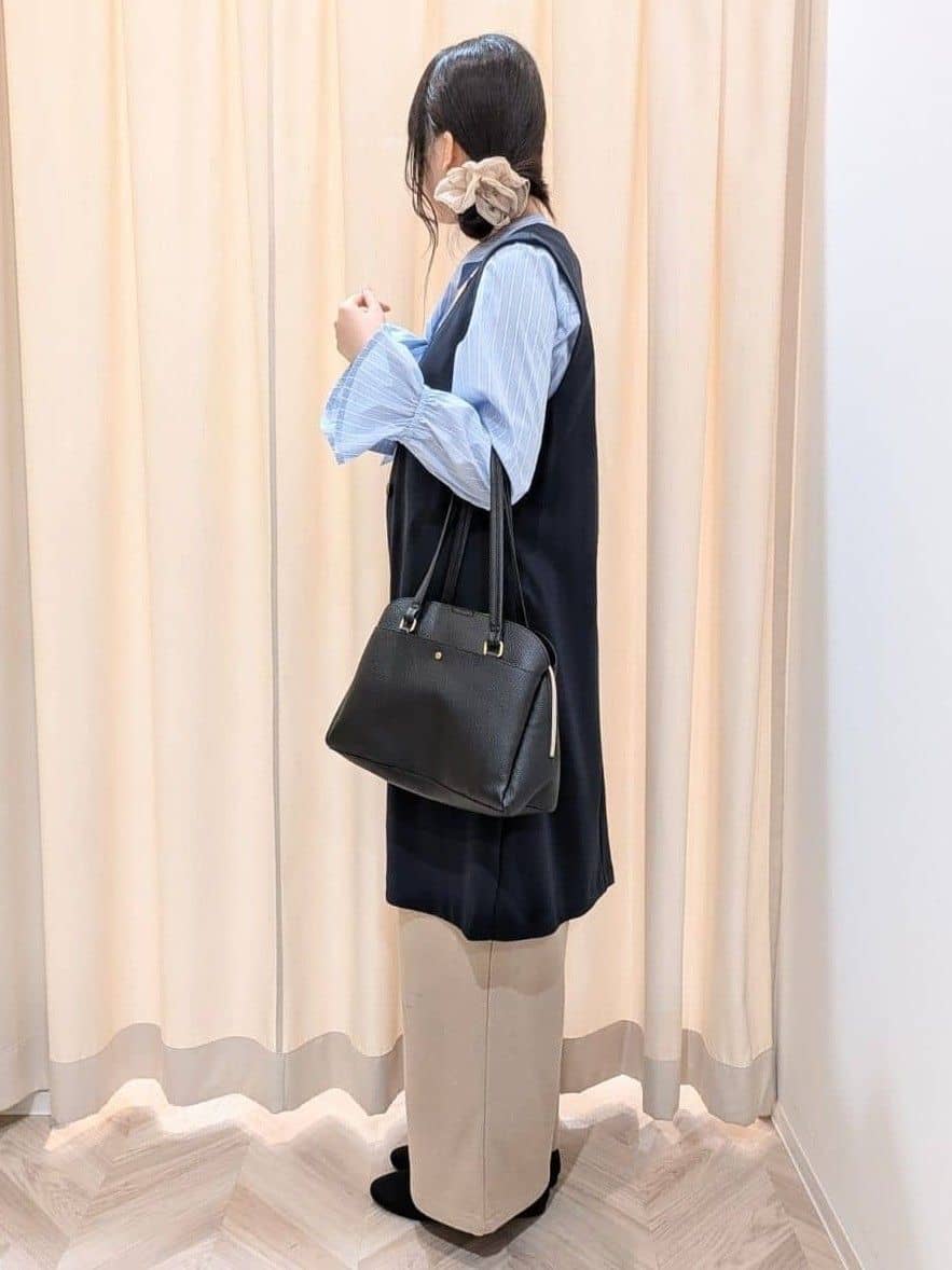 hinaさんの「SHOO･LA･RUE｜【洗濯機可/セットアップ可/S-3L】きちんと楽に。カットジョーゼット ロングジレ」を使ったコーディネート
