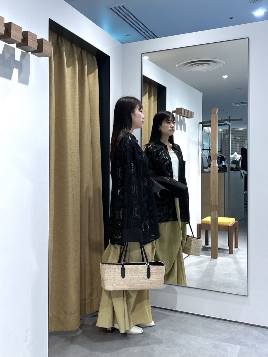 Renoさんの「INDIVI｜幾何柄レースビッグシャツ」を使ったコーディネート