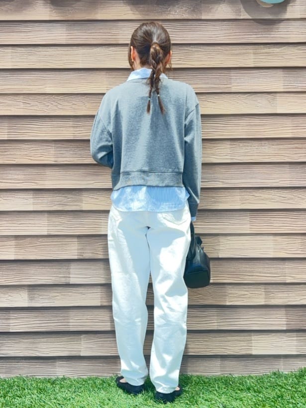 himiさんの「SHOO･LA･RUE｜【洗濯機可】1枚でサマ見え シャツレイヤード風 スウェット」を使ったコーディネート