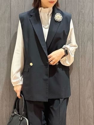 meiさんの「SHOO･LA･RUE｜【セットアップ可/S-LL/洗濯機可】サッと羽織ってこなれ見え ダブルブレストジレ」を使ったコーディネート
