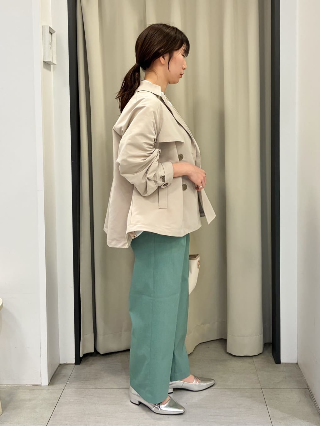 eguchiさんの「grove｜【貴島明日香さん着用】【撥水／シルエット2WAY】軽やかミドルトレンチコート」を使ったコーディネート
