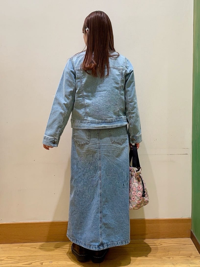 ゆっきーさんの「SHOO･LA･RUE｜【洗濯機可/セットアップ可】さりげないラメ使いで差をつける クルーネックニット」を使ったコーディネート