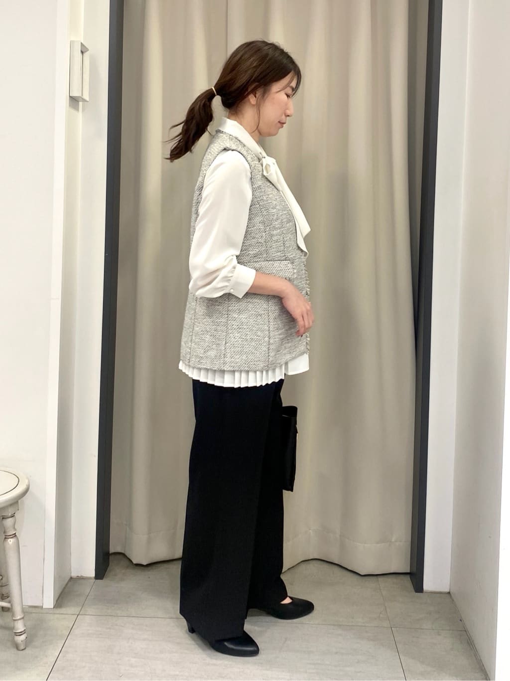 eguchiさんの「grove｜【マシンウォッシュ/防シワ/UVカット】裾プリーツ取り外しボウタイブラウス」を使ったコーディネート