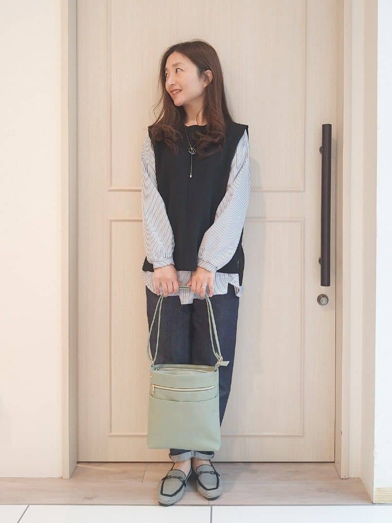 mi-saさんの「SHOO･LA･RUE｜【SHOO・LA・RUE DENIM】大人のきれいめカジュアルに デニムテーパードパンツ」を使ったコーディネート