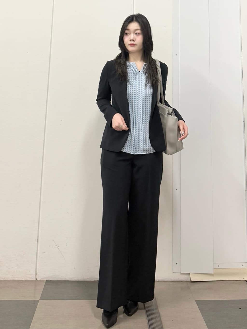 mizukiさんの「INDIVI｜【洗える／UVケア／スーツ】ストレッチノーカラージャケット」を使ったコーディネート