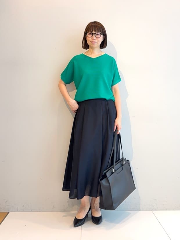 murayamaさんの「INDIVI｜【接触冷感／洗える／SETUP可能】シアーシャンブレータックフレアスカート」を使ったコーディネート