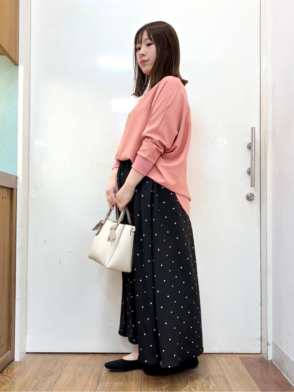 だいわさんの「SHOO･LA･RUE｜【着丈選べる/体型カバー/洗濯機可】さらさらとろん ドルマンブラウス」を使ったコーディネート