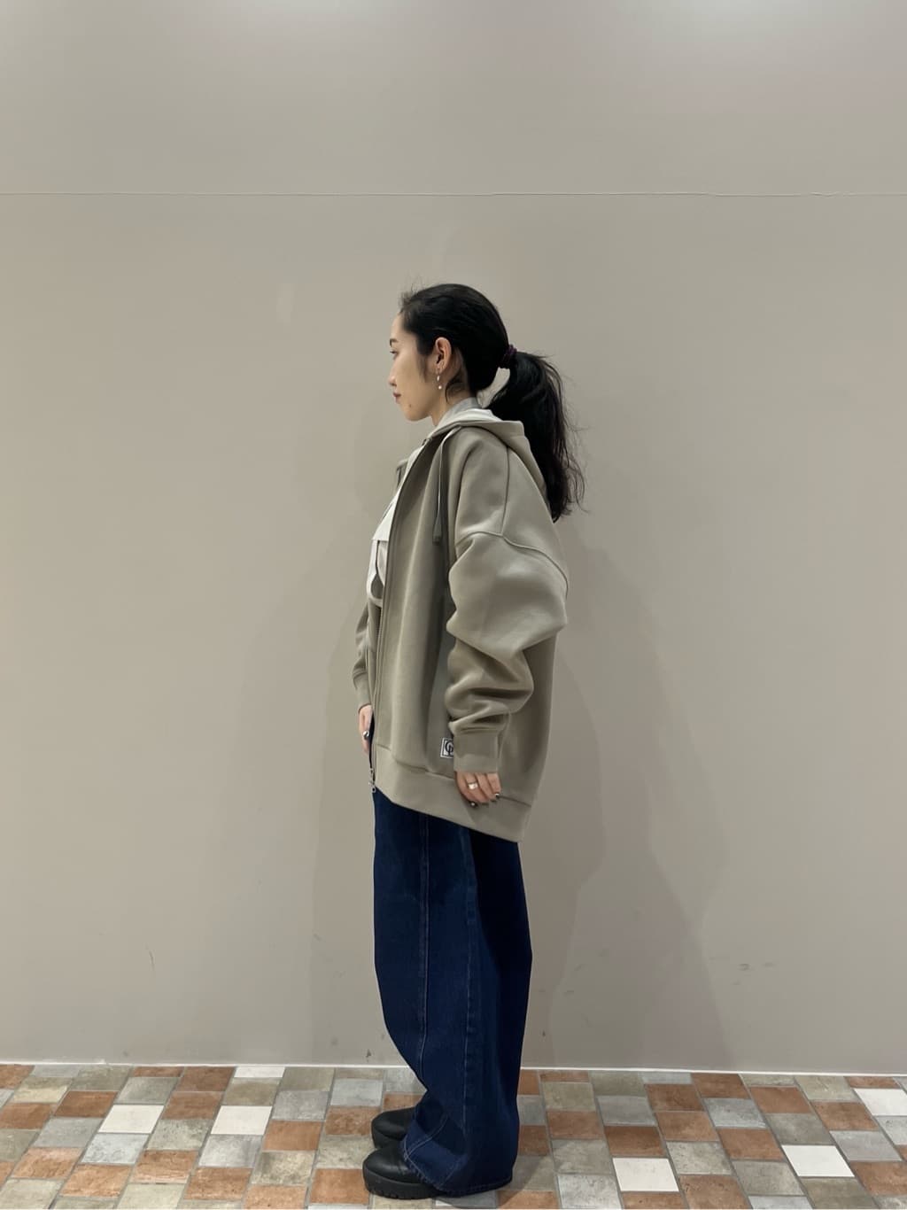 Uminoさんの「INDIVI｜エアーダンボールパーカー」を使ったコーディネート
