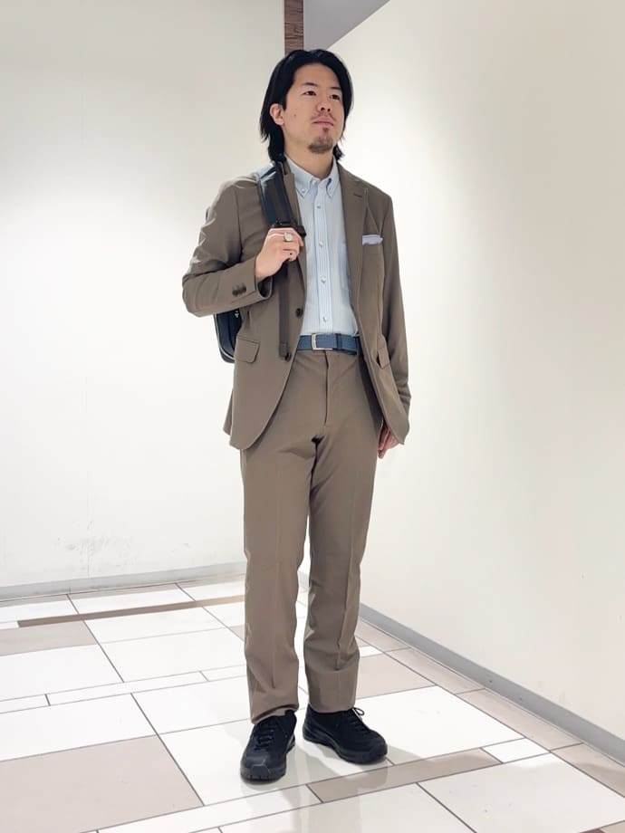 及川さんの「TAKEO KIKUCHI｜【360&deg;ストレッチ／セットアップ対応】None Of Stress パンツ」を使ったコーディネート