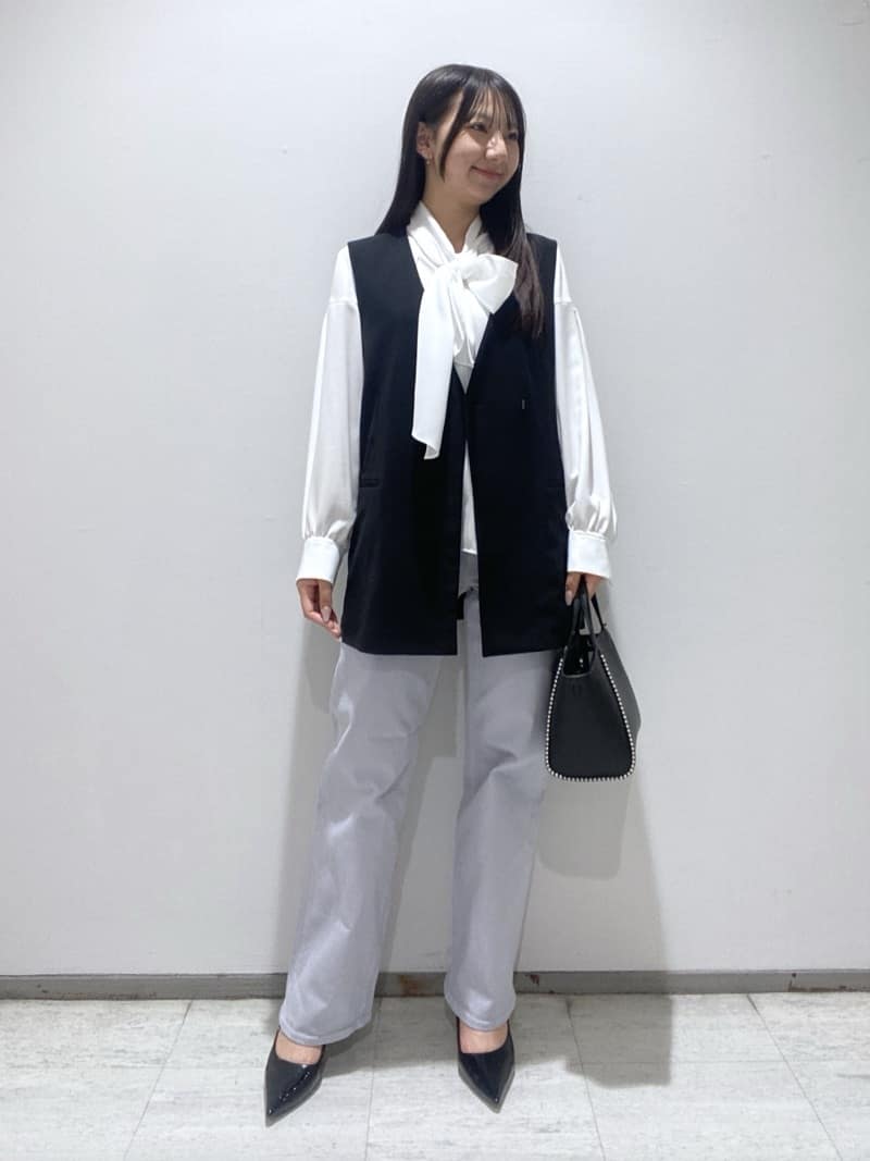 meiさんの「INDIVI｜【洗える】ジョーゼットボウタイブラウス」を使ったコーディネート