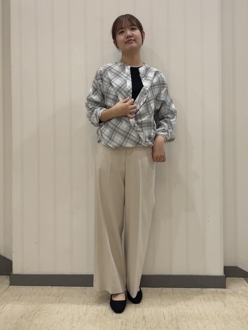 ちひさんの「INDIVI｜【2WAY／シアー】バイアスチェック柄＆無地 カシュクールシャツ」を使ったコーディネート
