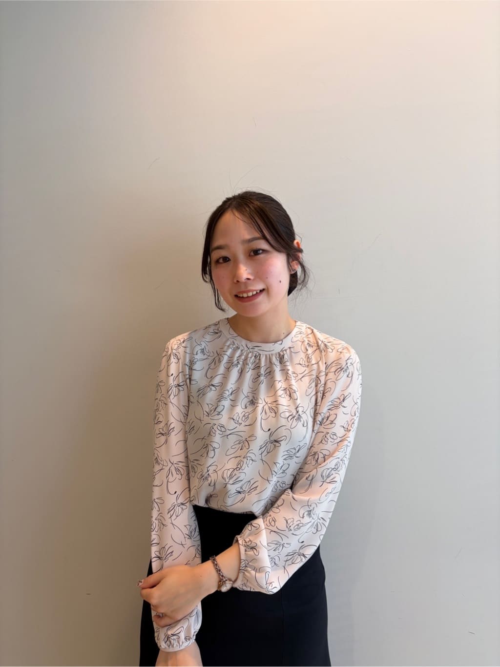 Saekoさんの「COUP DE CHANCE｜◆【手洗い可／日本製】花柄ブラウス」を使ったコーディネート