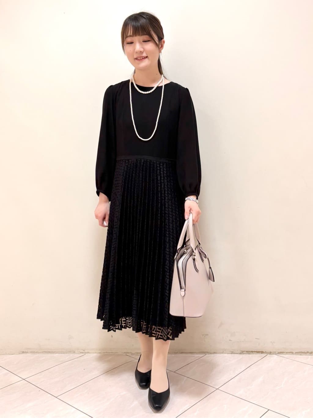 mikiさんの「Reflect｜【SS-4Lサイズ】シフォン&times;幾何柄レースプリーツワンピース」を使ったコーディネート
