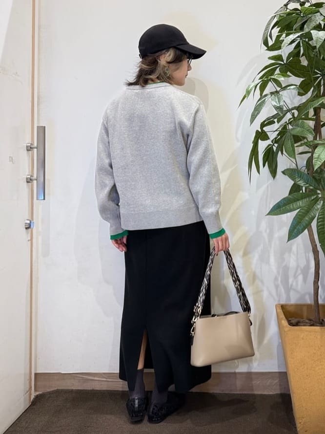 misakiさんの「SHOO･LA･RUE｜【洗濯機可/セットアップ可/毛玉になりにくい】心地よく穿ける ニットナロースカート」を使ったコーディネート