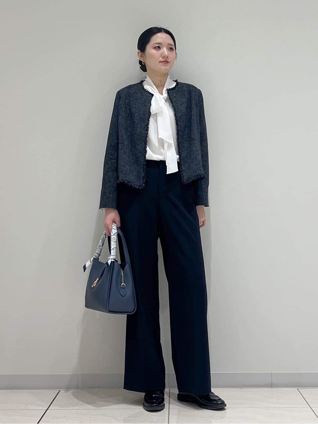 T.Kさんの「INDIVI｜【洗える】ジョーゼットボウタイブラウス」を使ったコーディネート