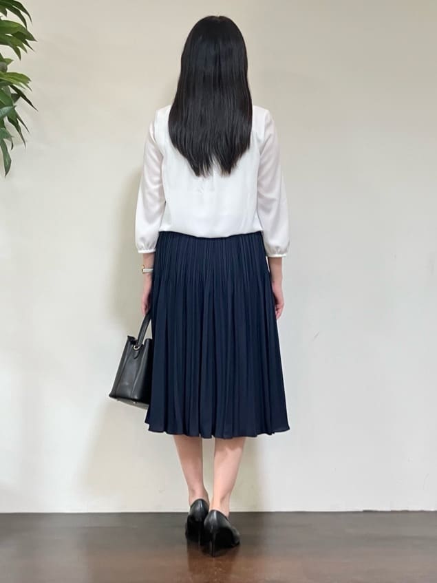 カレンさんの「UNTITLED｜【透けにくい/ウエストイン見え】タックブラウス」を使ったコーディネート