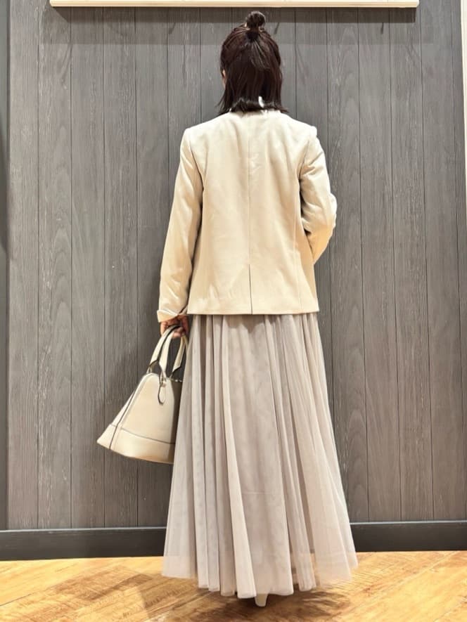 meiさんの「SHOO･LA･RUE｜【洗濯機可/セットアップ可/S-3L】きちんと楽に。カットジョーゼットノーカラージャケット」を使ったコーディネート