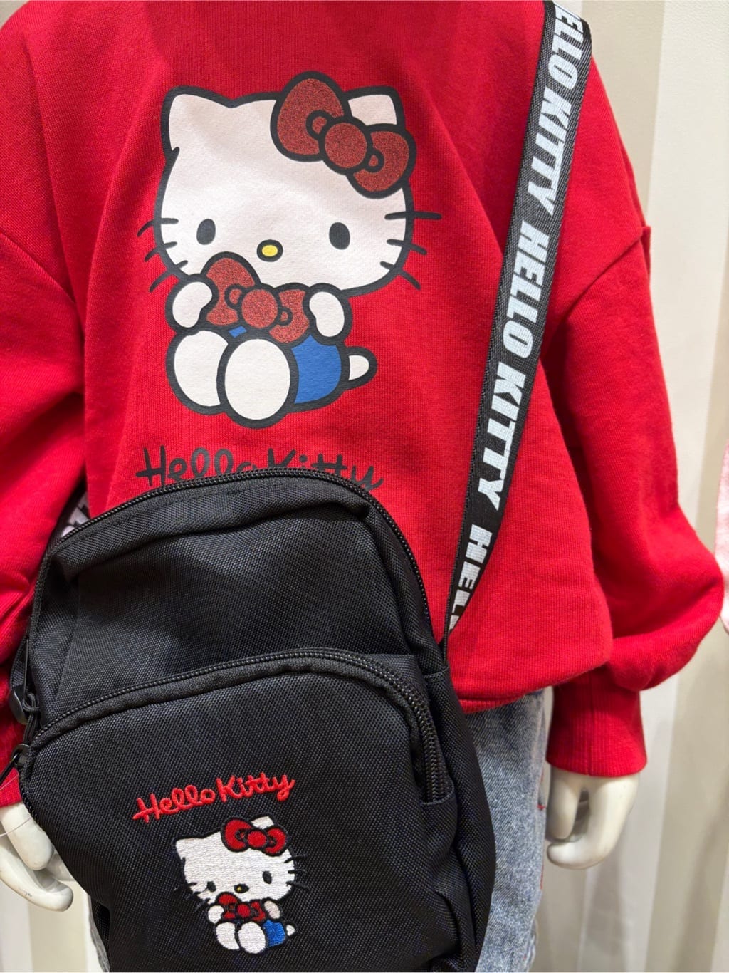 YUMIさんの「SHOO･LA･RUE｜【サンリオキャラクターズ】ハローキティ刺繍デニムスカート」を使ったコーディネート