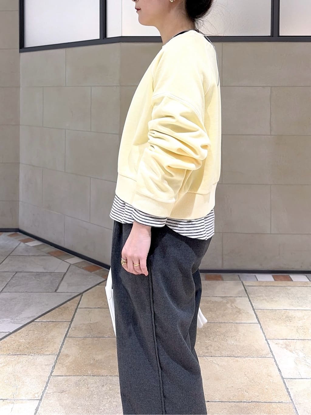 よねさんの「INDIVI｜ワイドスリーブカラースウェット」を使ったコーディネート