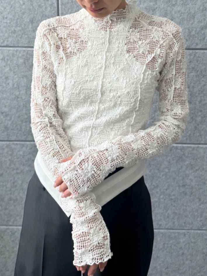 designer yukaさんの「CODE A｜floral lace highneck tops」を使ったコーディネート