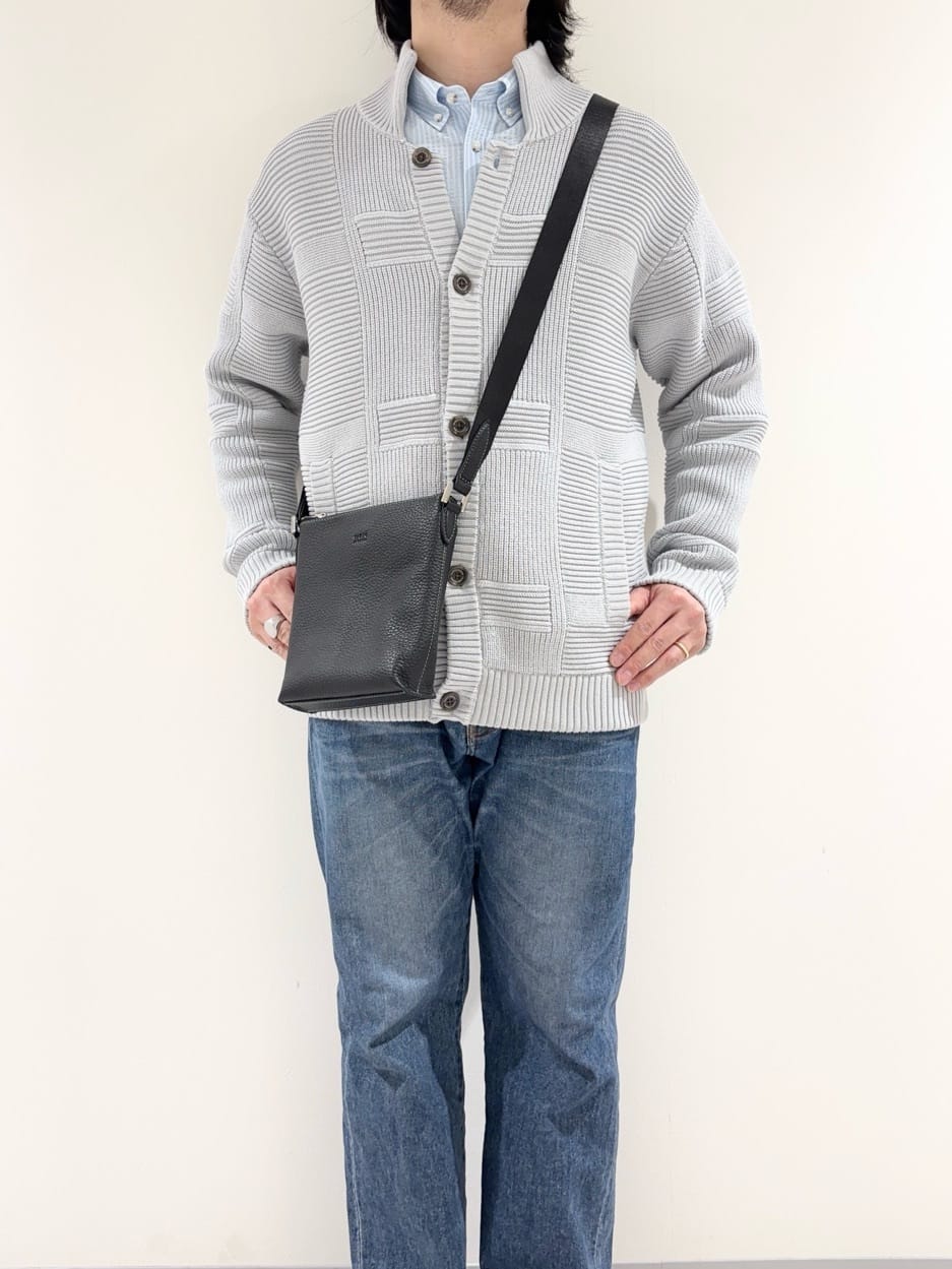 及川さんの「TAKEO KIKUCHI｜畦編みチェック ニットカーディガン」を使ったコーディネート