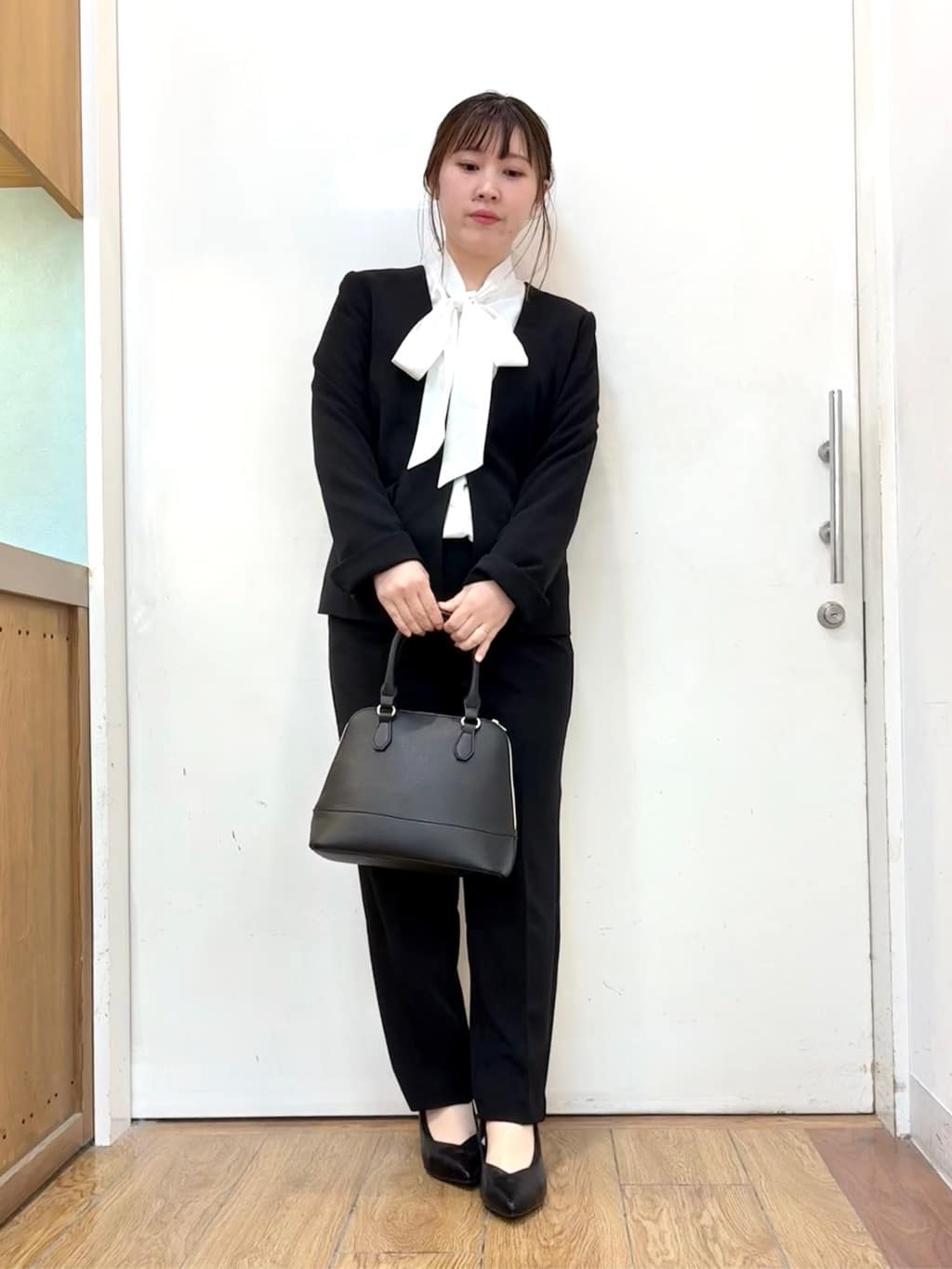 だいわさんの「SHOO･LA･RUE｜【洗濯機可/セットアップ可/S-3L】きちんと楽に。カットジョーゼットノーカラージャケット」を使ったコーディネート