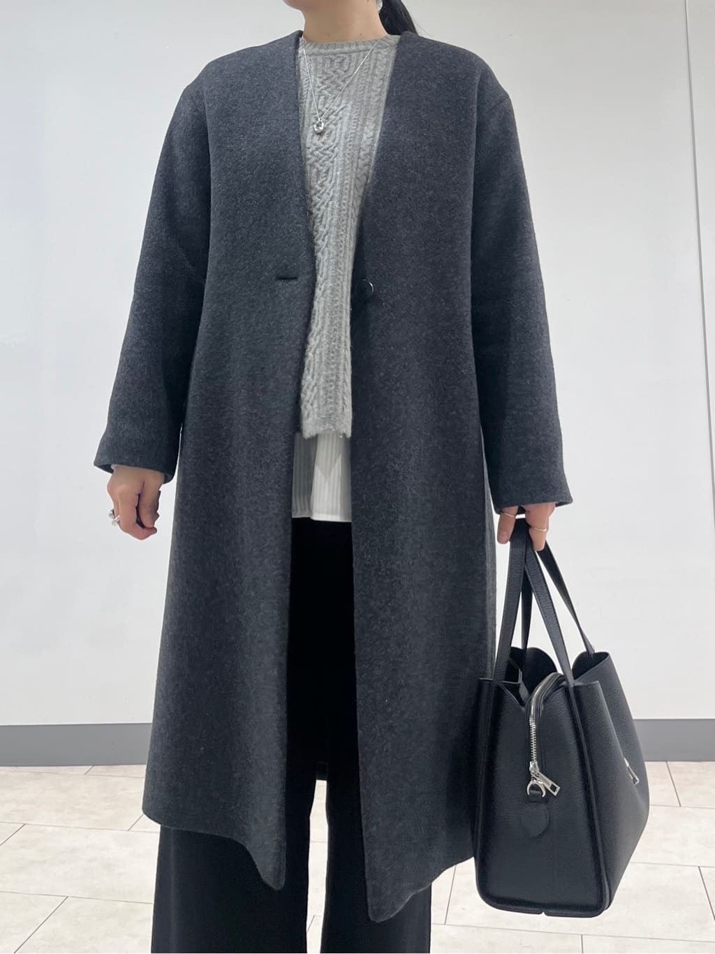hasuさんの「INDIVI｜【軽量／ウール混】ライトフォルム ロングコート」を使ったコーディネート