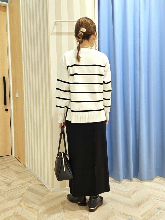 Ikumiさんの「SHOO･LA･RUE｜【洗濯機可/セットアップ可/毛玉になりにくい】心地よく穿ける ニットナロースカート」を使ったコーディネート