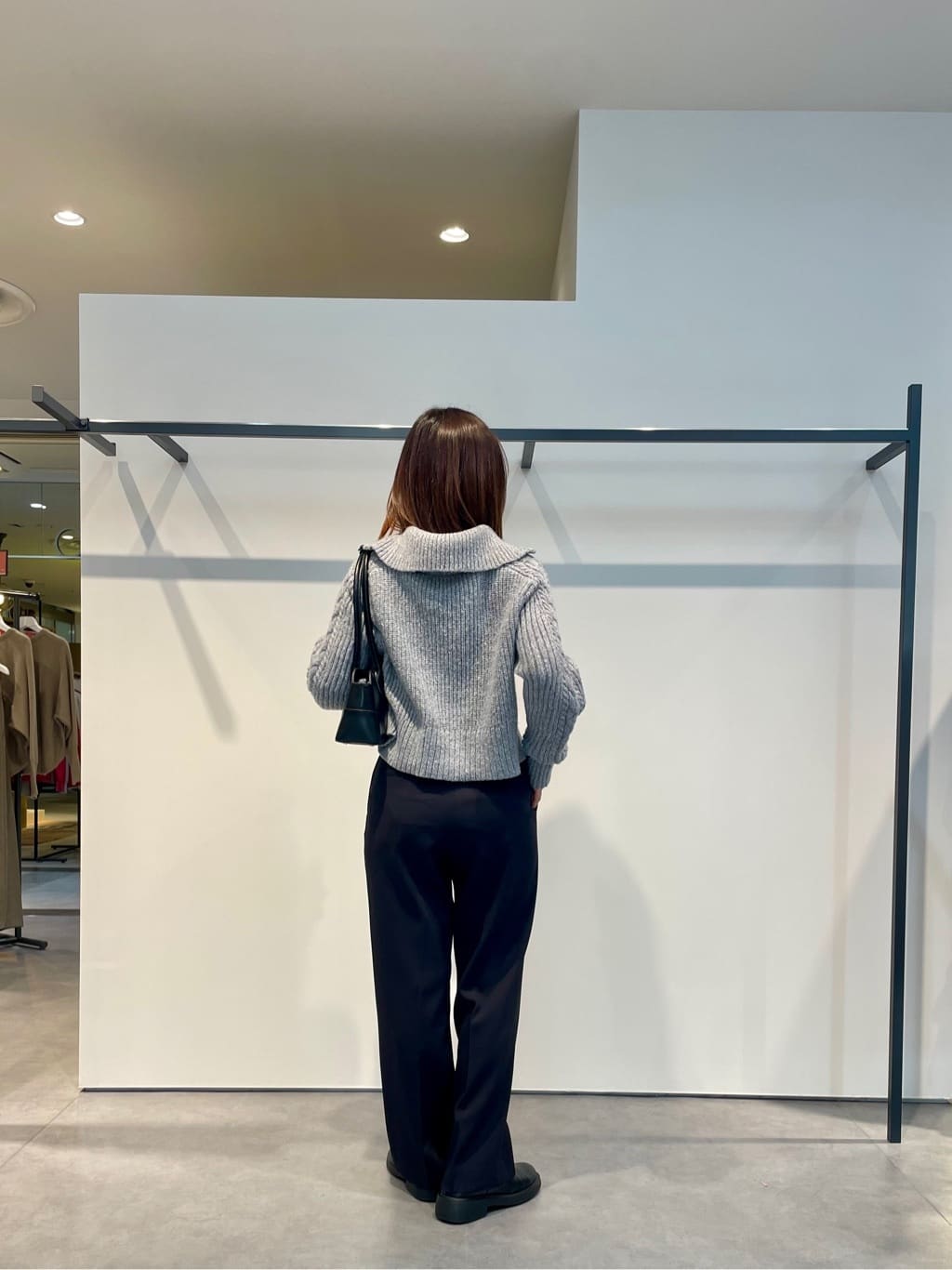 amiさんの「INDIVI｜Timeless｜ストレートフレアパンツ」を使ったコーディネート