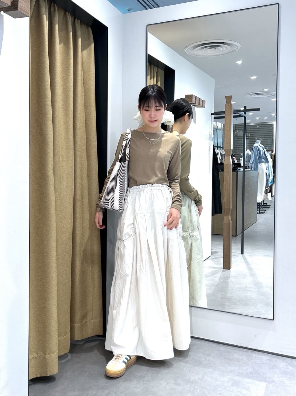 Renoさんの「INDIVI｜バックオープンリブ長袖Tシャツ」を使ったコーディネート