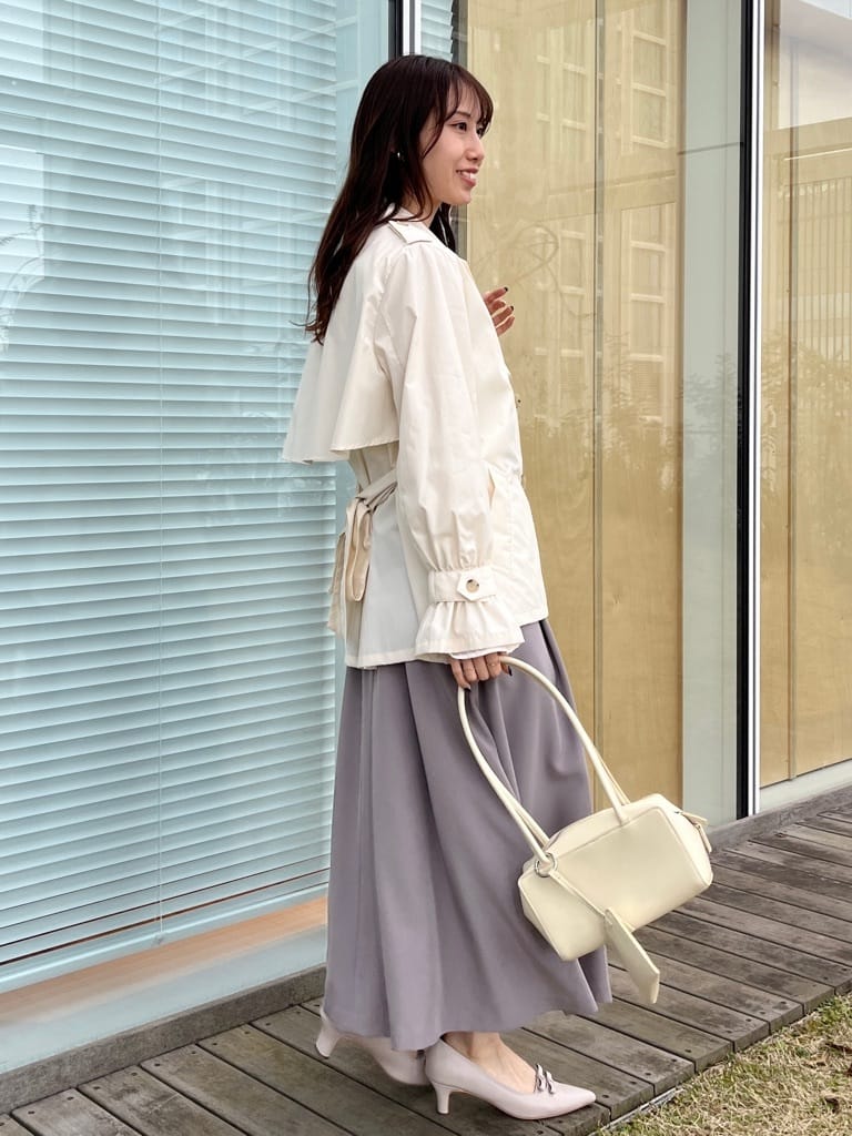 はばさんの「Couture brooch｜【撥水・洗える】ハーフ トレンチコート」を使ったコーディネート