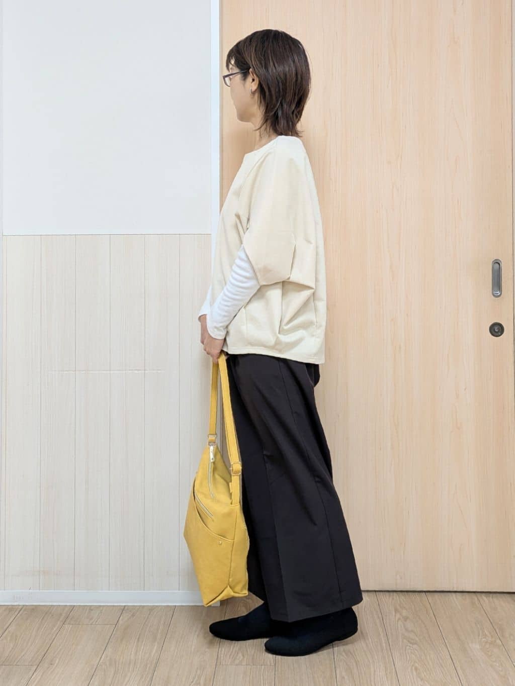 YuAさんの「SHOO･LA･RUE｜【体型カバー/2点セット】ポンチョ風 スエードライクトップス+ロンT」を使ったコーディネート
