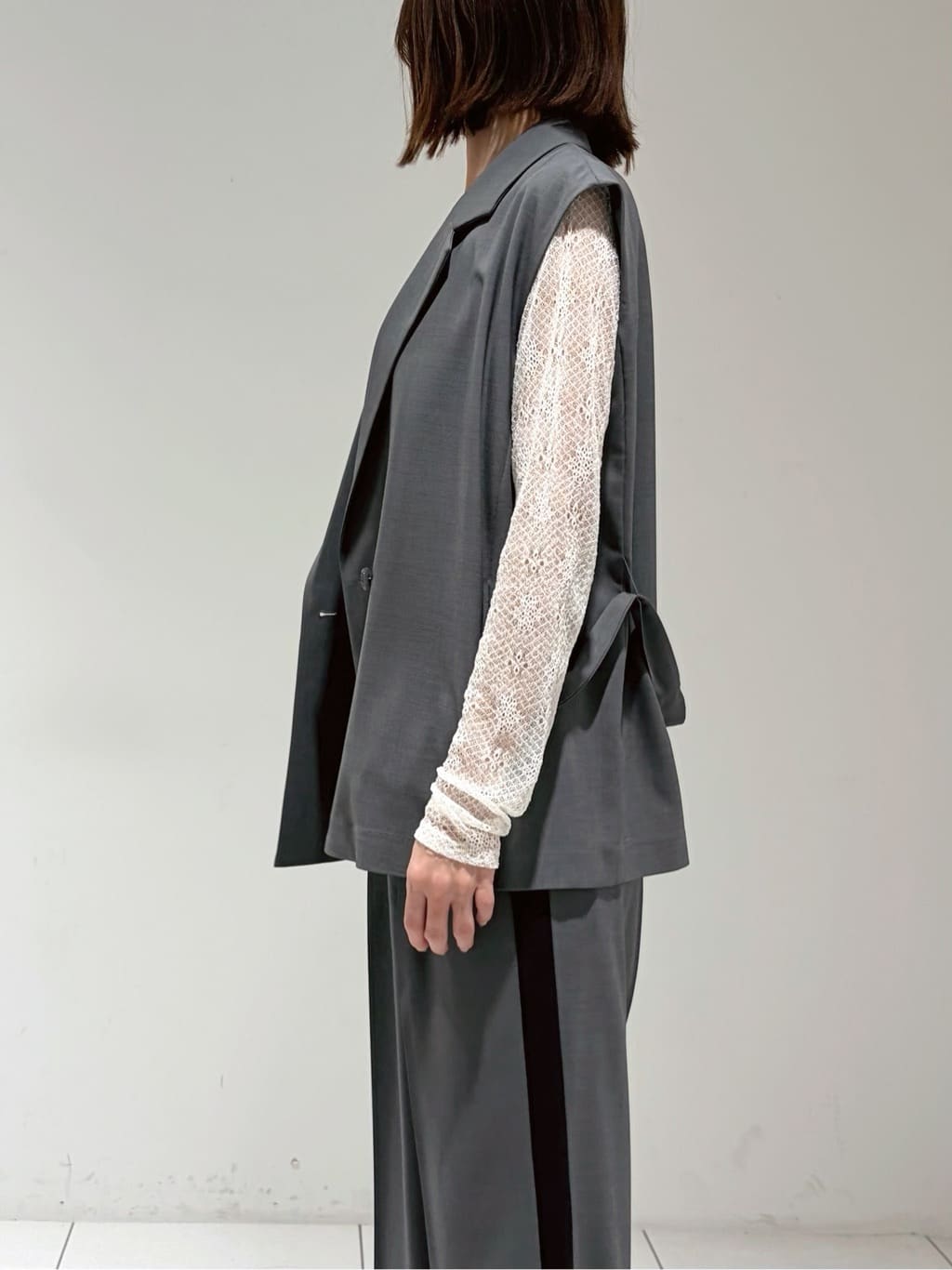 shioriさんの「INDIVI｜Comfy SET UP｜ベルテッドジレ【セットアップ対応／通勤／カセット服／接触冷感／UVカット】」を使ったコーディネート