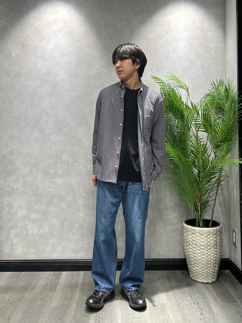 ruiさんの「TAKEO KIKUCHI｜【抗菌防臭/シーズンレス】シアサッカーギンガムチェック ストレッチシャツ」を使ったコーディネート