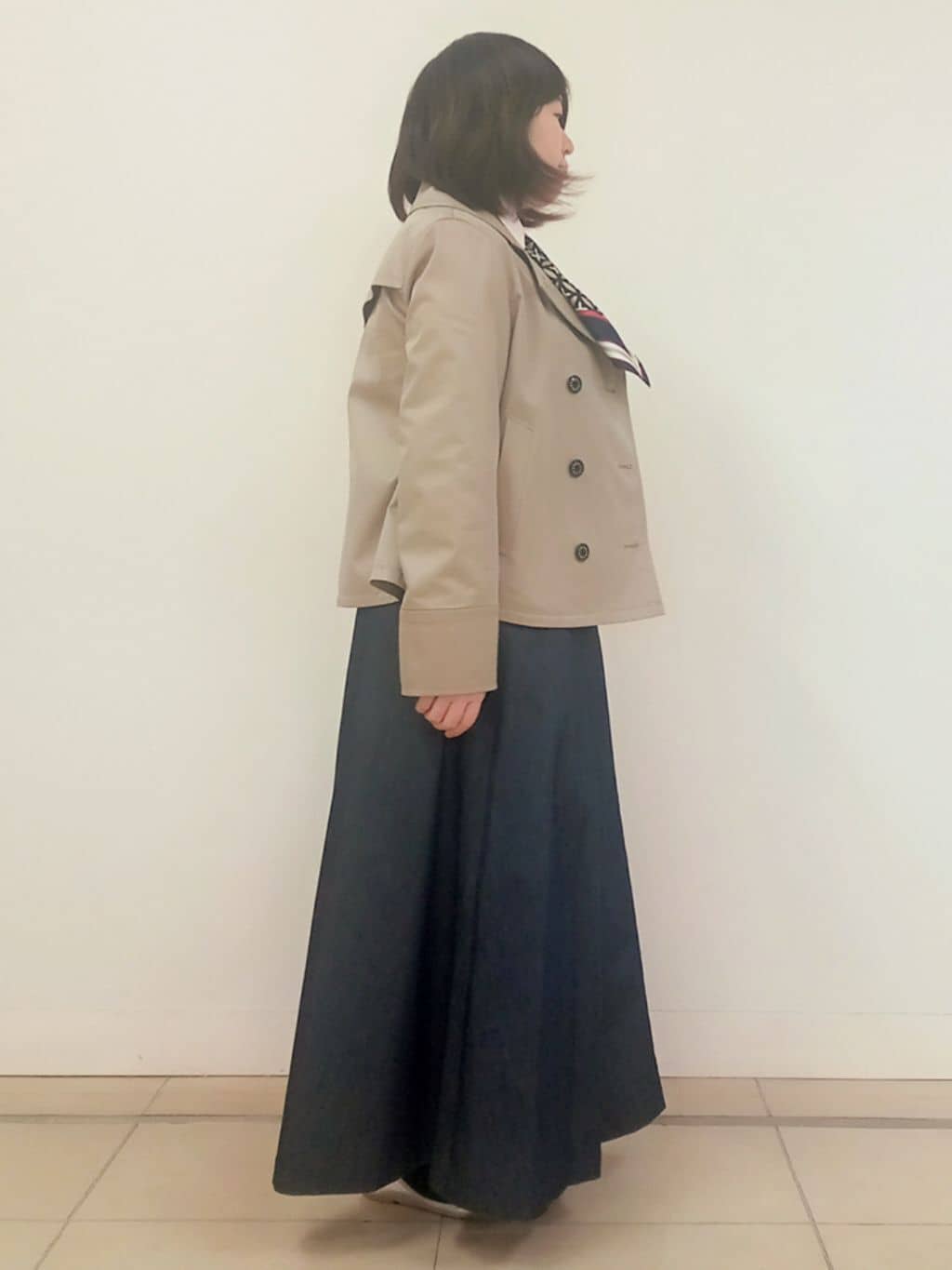 emiさんの「DRESSTERIOR｜【ウォッシャブル/撥水素材】Aラインショートトレンチジャケット」を使ったコーディネート
