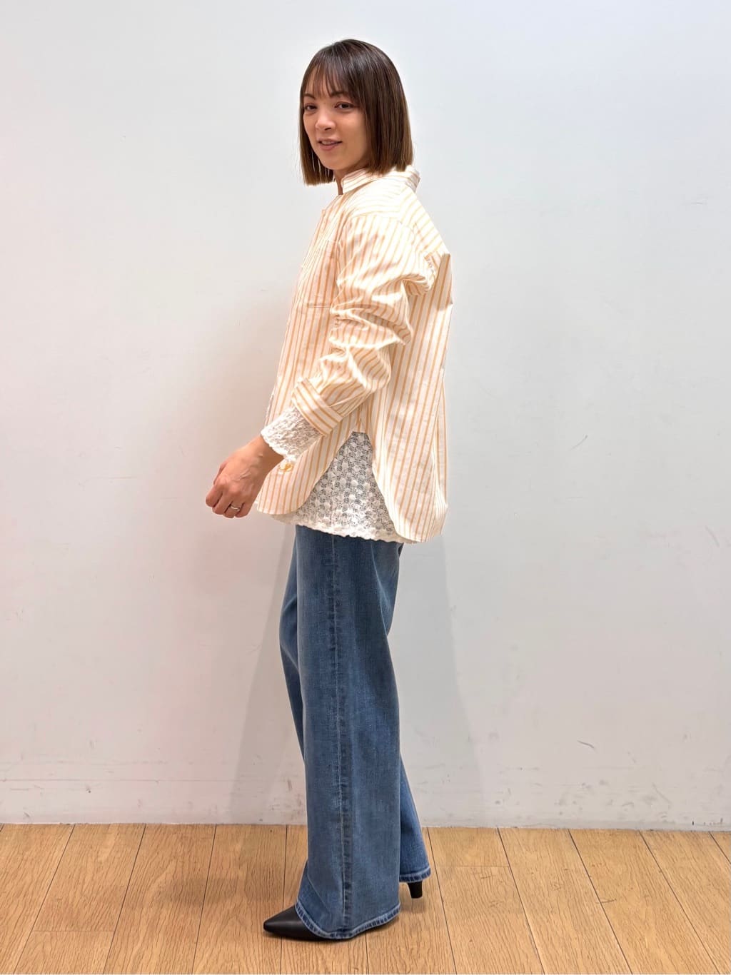 mikkoさんの「INDIVI｜【洗える／レイヤードにおすすめ】シャーリングレース ロングTシャツ」を使ったコーディネート