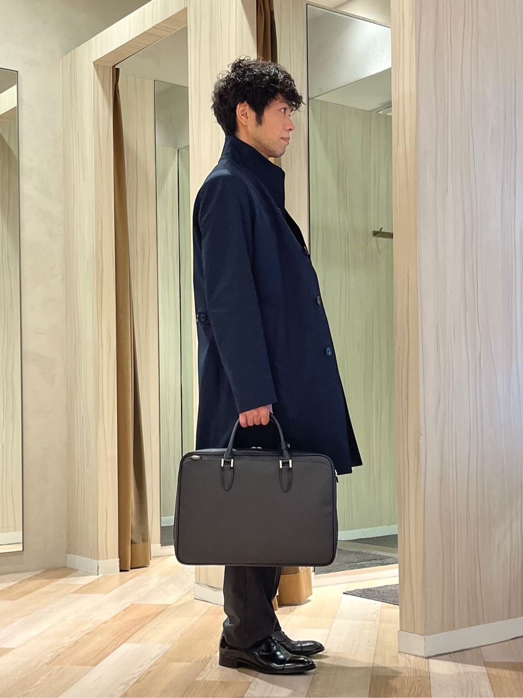 URAさんの「TAKEO KIKUCHI｜撥水ツイル スタンドカラー コート」を使ったコーディネート