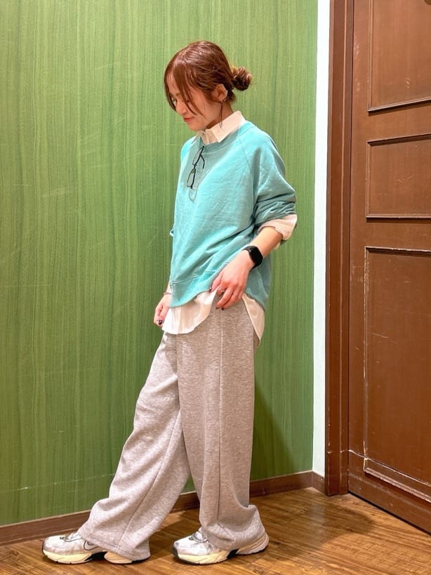 かおりさんの「SHOO･LA･RUE｜【選べる色・柄/S-LL】通年使える レギュラーカラーシャツ」を使ったコーディネート